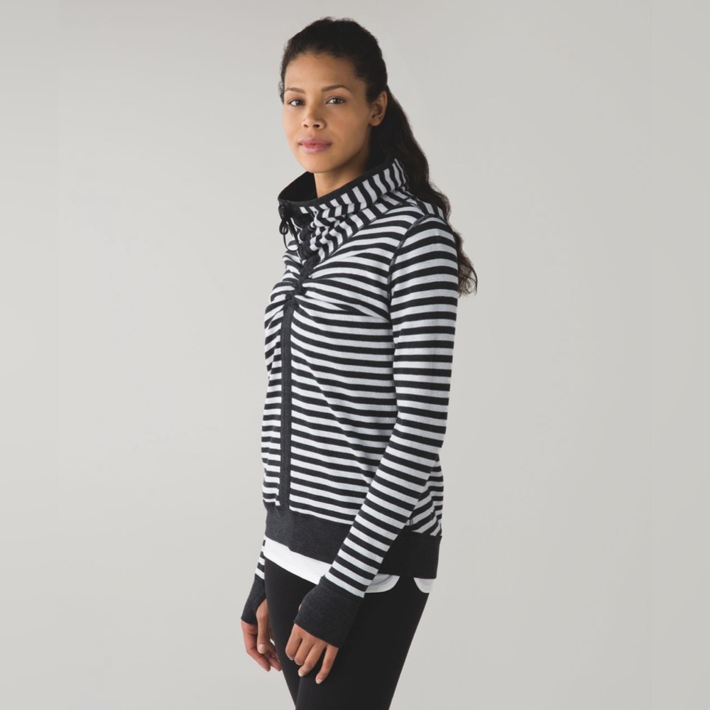 Lululemon In A Cinch Long Sleeve Tee Heathered Black /Stripe Black White SIZE 6